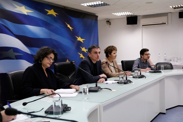 Η κυβέρνηση ζητεί «εξηγήσεις» από ΔΝΤ για τις διαρροές