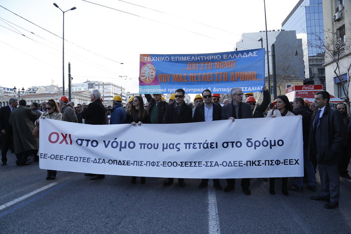 Χιλιάδες ελεύθεροι επαγγελματίες στα Προπύλαια - εικόνα 4