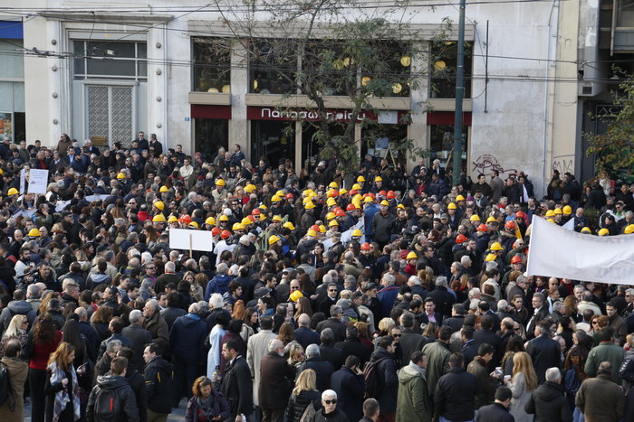 Χιλιάδες ελεύθεροι επαγγελματίες στα Προπύλαια