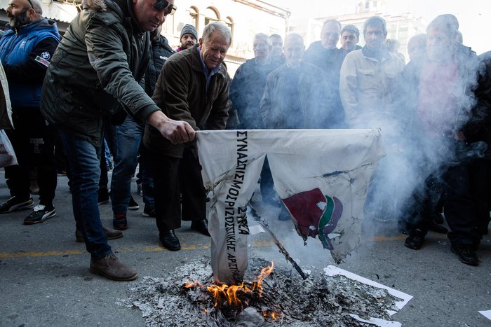 Αποδοκιμασίες και μπλόκα κατά βουλευτών του ΣΥΡΙΖΑ - εικόνα 4