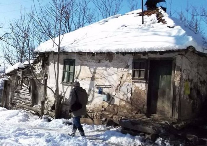 Πάμπτωχη 86χρονη μοίρασε €600.000 σε συγχωριανούς της