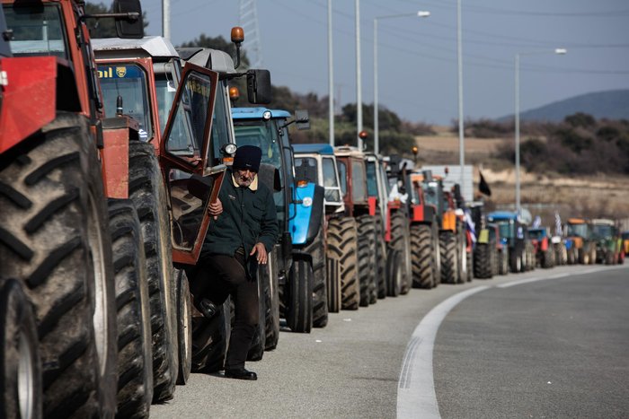 «Απόβαση» των αγροτών με τα τρακτέρ στη Θεσσαλονίκη - εικόνα 2
