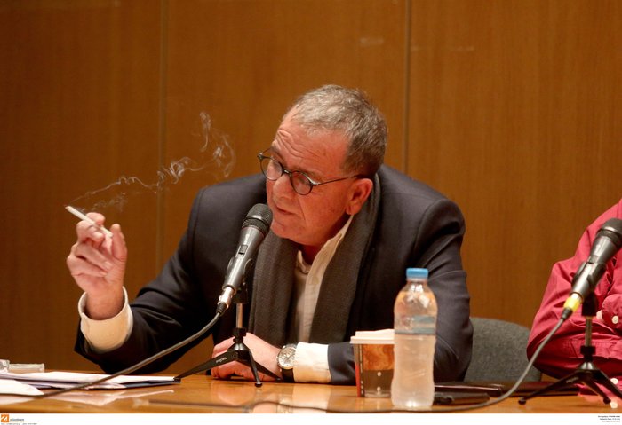 Εβρισε διαδηλωτή και άναψε τσιγάρο ο Μουζάλας - εικόνα 9