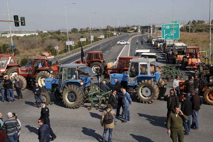 Διευρύνουν τα μπλόκα και τα μέτωπα των κινητοποιήσεων