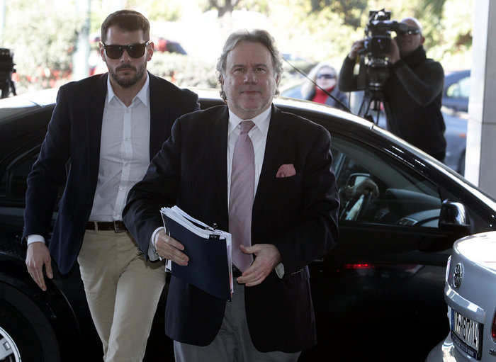 Δείτε πως μπήκε και βγήκε ο Κατρούγκαλος από το Χίλτον