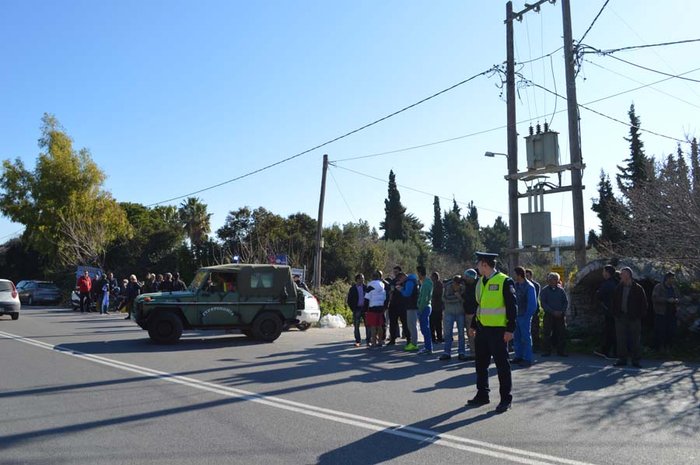 Σε χωράφι με...αγελάδες προσγειώθηκε ο Καμμένος - εικόνα 9