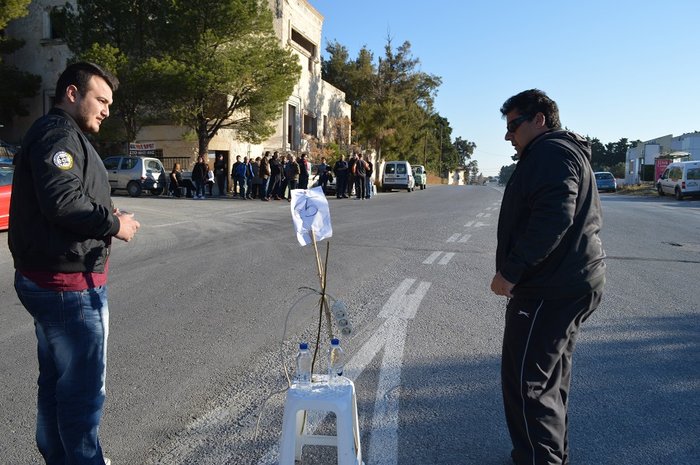 Τρόλαραν τον Καμμένο με μπουκάλια και πολύμπριζα στην Κω - εικόνα 2
