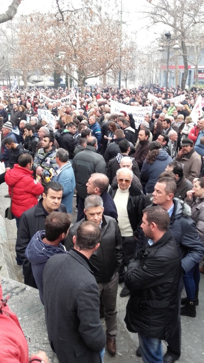 Καρέ καρέ τα μεγαλειώδη συλλαλητήρια σε όλη τη χώρα - εικόνα 2
