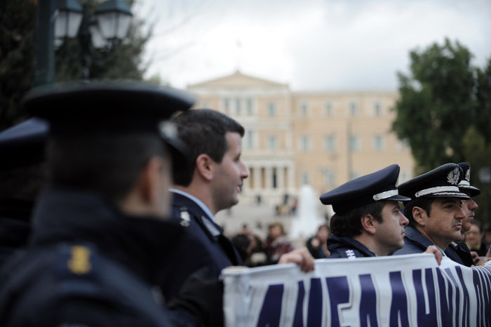 Και οι ένστολοι στους δρόμους για το ασφαλιστικό - εικόνα 4