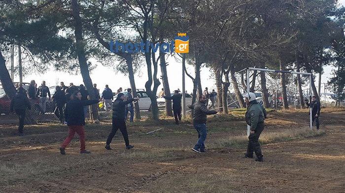 Επεισόδια και στη Θεσσαλονίκη για το κέντρο μετεγκατάστασης προσφύγων - εικόνα 2