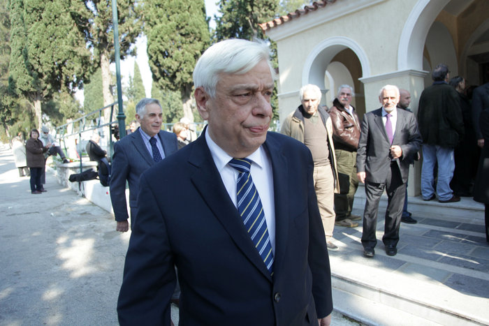 Ο Προκόπης Παυλόπουλος,προσέρχεται στην κηδεία του κ. Δεσποτόπουλου