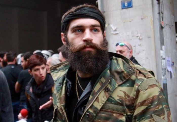 Αγρότες πήραν στο κυνήγι τους αναρχικούς που έσπαγαν βιτρίνες στο υπουργείο