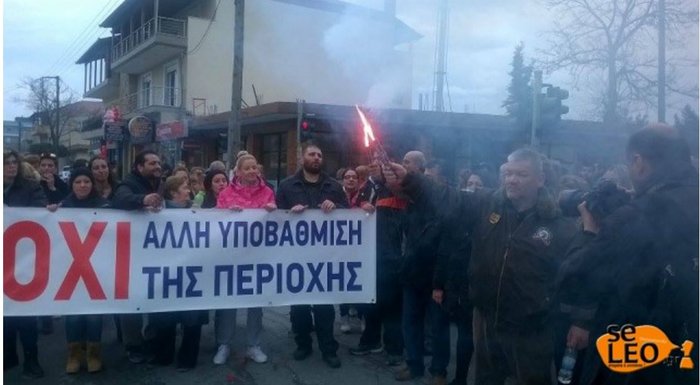Διαβατά: Προπηλάκισαν το δήμαρχο, μετά την ένταση με ΜΑΤ - εικόνα 7
