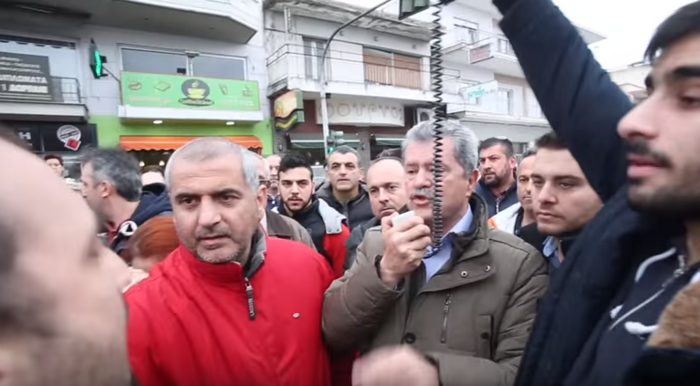 Διαβατά: Προπηλάκισαν το δήμαρχο, μετά την ένταση με ΜΑΤ - εικόνα 4