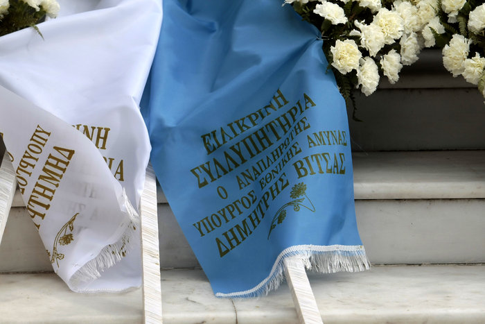 Θρήνος και τιμές στην κηδεία του αδικοχαμένου κυβερνήτη του Agusta Bell - εικόνα 3