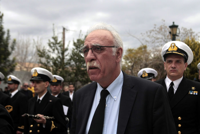 Θρήνος και τιμές στην κηδεία του αδικοχαμένου κυβερνήτη του Agusta Bell - εικόνα 8