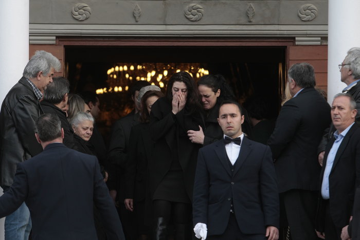 Θρήνος και τιμές στην κηδεία του αδικοχαμένου κυβερνήτη του Agusta Bell - εικόνα 12