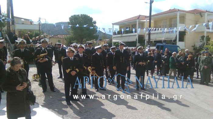 Οδύνη στην κηδεία του 34χρονου χειριστή του ελικοπτέρου που κατέπεσε - εικόνα 8