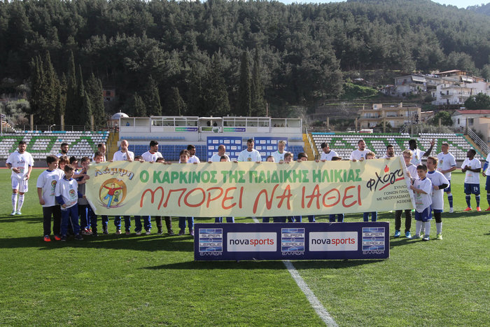 Ο Γιώργος Μάγγας στο γήπεδο με τουρμπάνι και παράσημα - εικόνα 2