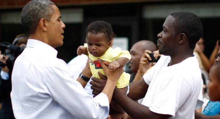 38 εικόνες που αποδεικνύουν ότι τα πιτσιρίκια λατρεύουν τον Ομπάμα - εικόνα 6