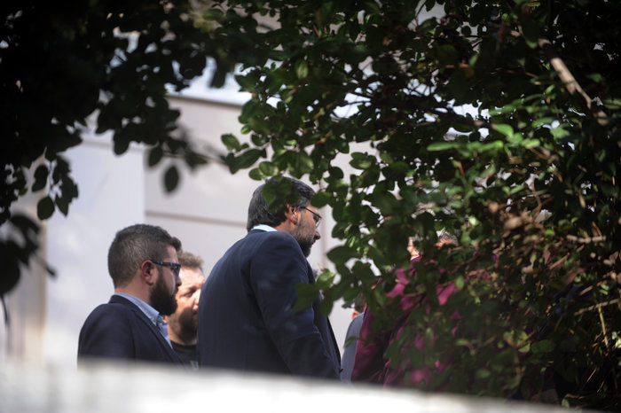 Διάλειμμα για τσιγάρο στο μπαλκόνι του Μαξίμου - εικόνα 3