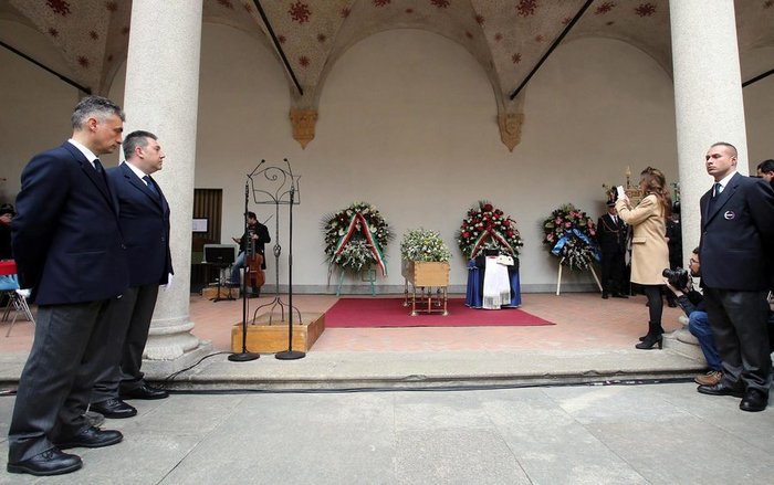 Η Ιταλία αποχαιρέτησε τον Ουμπέρτο Εκο