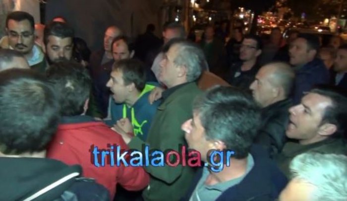 Πανδαιμόνιο από αγρότες σε εκδήλωση του ΣΥΡΙΖΑ
