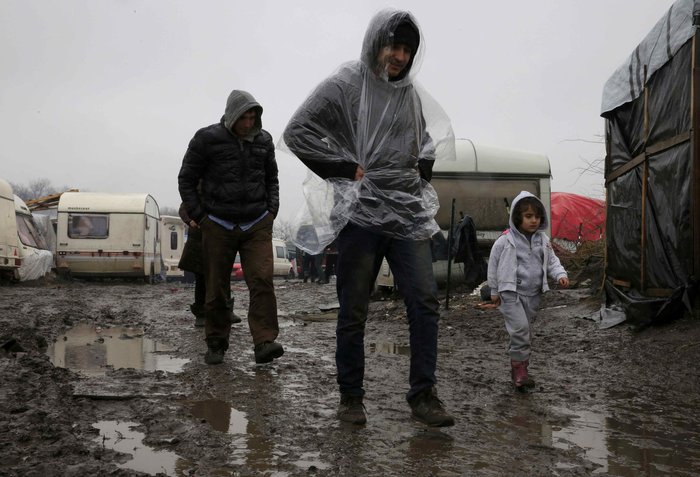 Συγκλονιστικές εικόνες από τη «ζούγκλα» του Καλαί - εικόνα 3