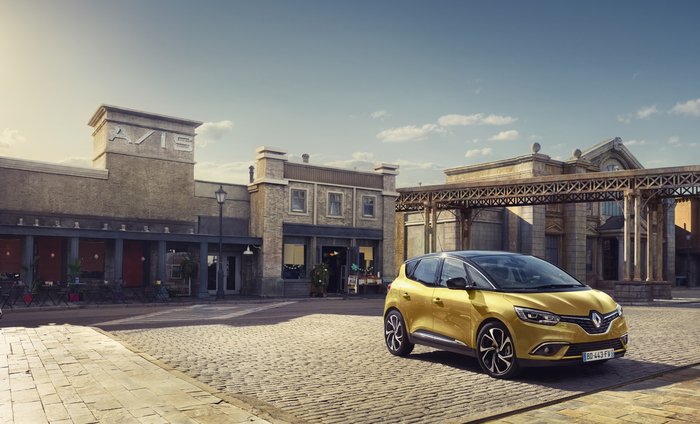 Με νέα Scenic και Megane Estate η Renault