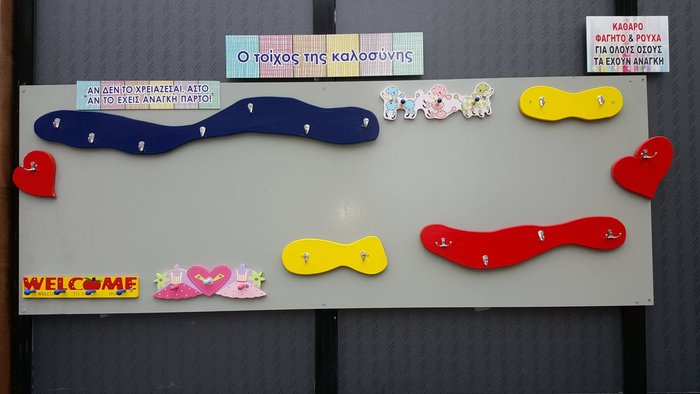 Ούτε μία μπουκιά χαμένη: Οι τοίχοι της καλοσύνης πλημμυρίζουν την Ελλάδα - εικόνα 11