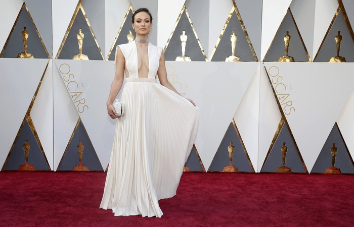 Olivia Wilde με πολύ γυμνό αρχαιοελληνικό λουκ