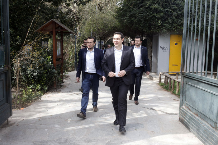 Ο Τσίπρας με τον Παππά «περπατούν» στον εθνικό κήπο - εικόνα 4