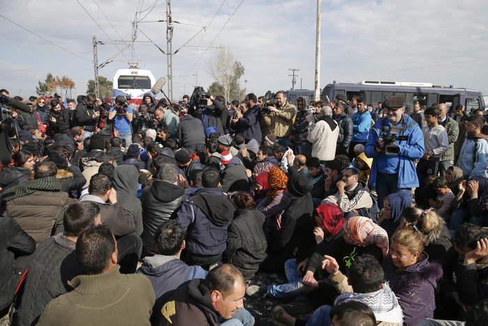 Κραυγή προσφύγων στην Ειδομένη: Μέρκελ βοήθησέ μας - εικόνα 7