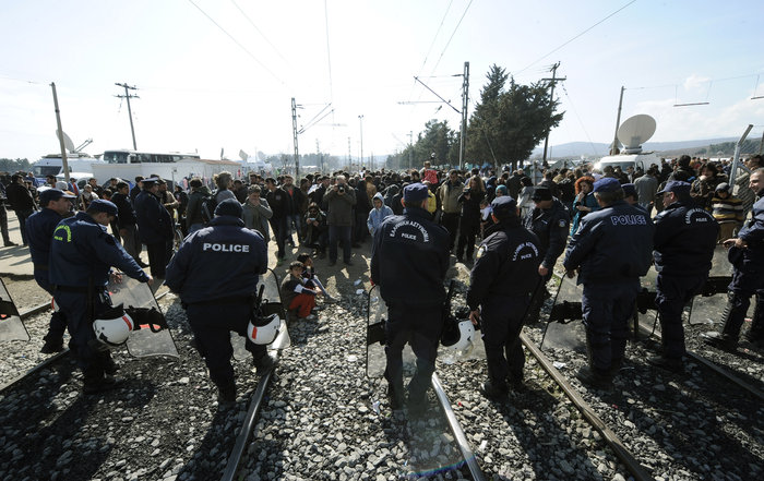 Κραυγή προσφύγων στην Ειδομένη: Μέρκελ βοήθησέ μας - εικόνα 10