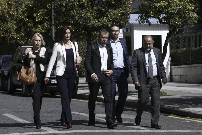 Οι δύο εντυπωσιακές παρουσίες στο πλευρό του Θεοδωράκη - εικόνα 2