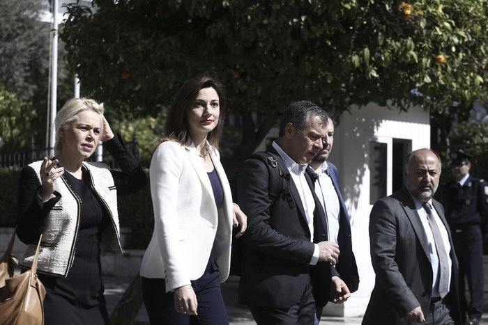 Οι δύο εντυπωσιακές παρουσίες στο πλευρό του Θεοδωράκη - εικόνα 3