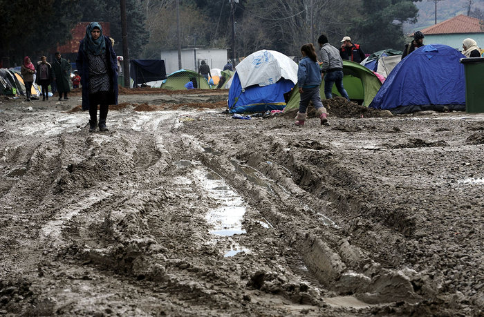 Ειδομένη: Οι ελπίδες πνίγονται μέσα στα λασπόνερα - εικόνα 8