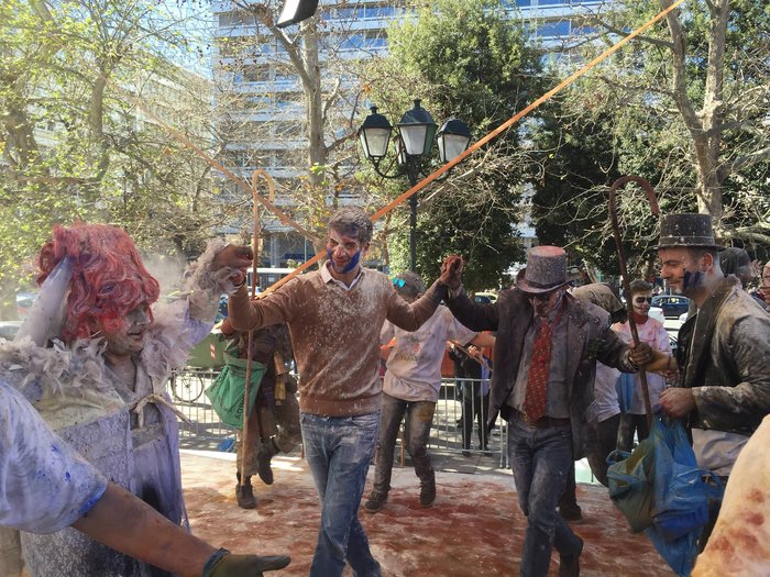 Αλεύρωσαν τον Κ.Μπακογιάννη στην πλατεία Συντάγματος ! - εικόνα 3