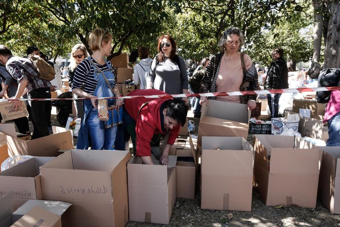 Εντυπωσιακή συγκέντρωση βοήθειας  για τους πρόσφυγες στο Σύνταγμα - εικόνα 11