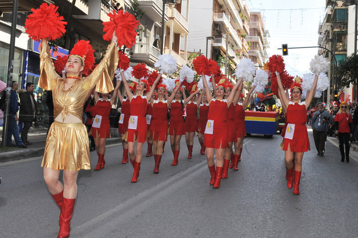 Η άλλη όψη: Χιλιάδες μικροί καρναβαλιστές στην Πάτρα - εικόνα 4