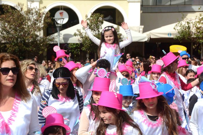 Η άλλη όψη: Χιλιάδες μικροί καρναβαλιστές στην Πάτρα - εικόνα 8