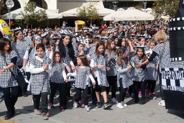 Η άλλη όψη: Χιλιάδες μικροί καρναβαλιστές στην Πάτρα - εικόνα 9