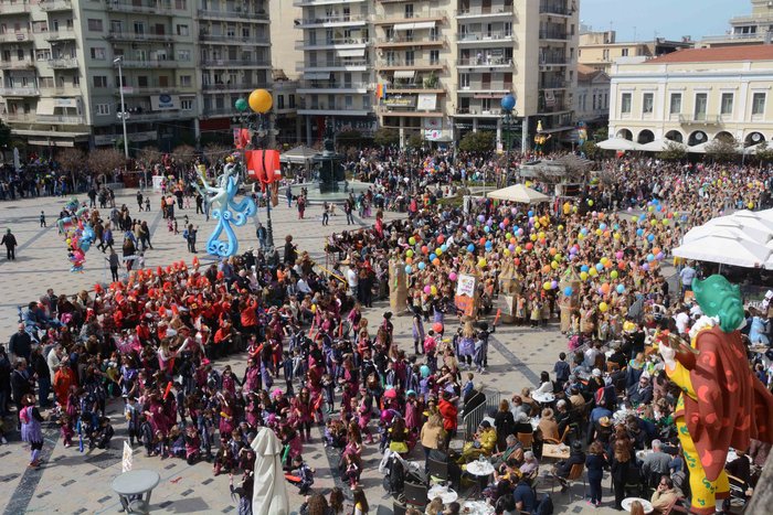Η άλλη όψη: Χιλιάδες μικροί καρναβαλιστές στην Πάτρα - εικόνα 10