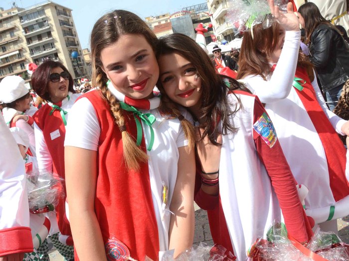 Η άλλη όψη: Χιλιάδες μικροί καρναβαλιστές στην Πάτρα - εικόνα 12