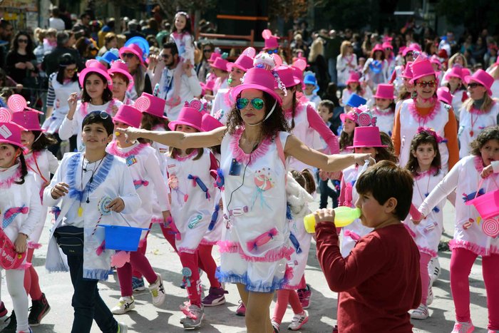 Η άλλη όψη: Χιλιάδες μικροί καρναβαλιστές στην Πάτρα - εικόνα 15