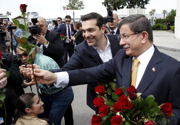 Τριαντάφυλλα μοίρασε ο Τσίπρας σε Τουρκάλες δημοσιογράφους - εικόνα 3
