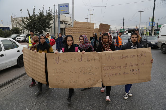 Η πορεία των απελπισμένων από το Σχιστό στη Βικτώρια
