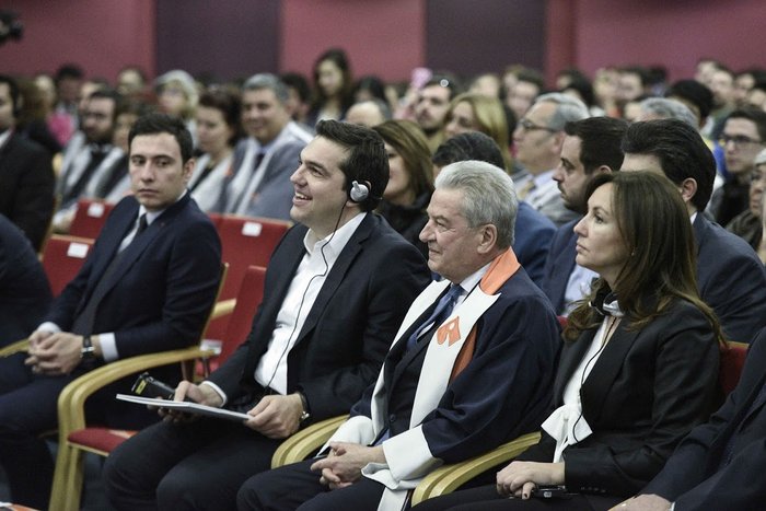 Η τελετή αναγόρευσης του Τσίπρα σε επίτιμου διδάκτορα στη Σμύρνη - εικόνα 3