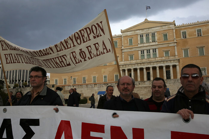Συλλαλητήριο κατά του ασφαλιστικού στο Σύνταγμα - εικόνα 4