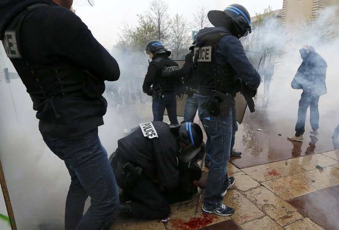 Αγριο ξύλο στις διαδηλώσεις στη Γαλλία για τα εργασιακά